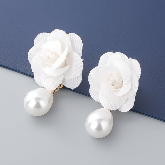 Jewelry - New Fashion Style Imitation Pearl Flowers Earrings